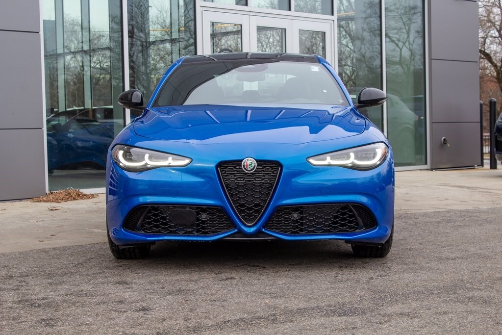 2025 Alfa Romeo Giulia photo 2