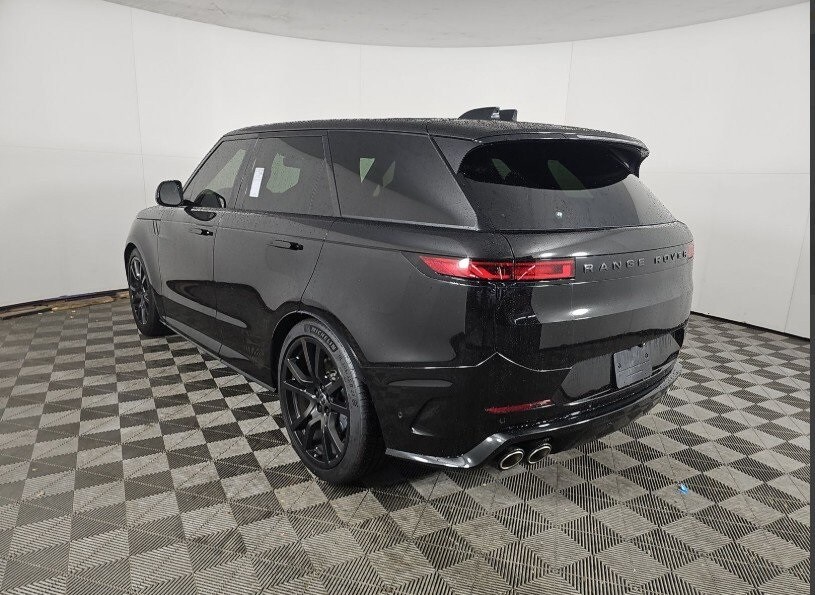 2024 Land Rover Range Rover Sport photo 4