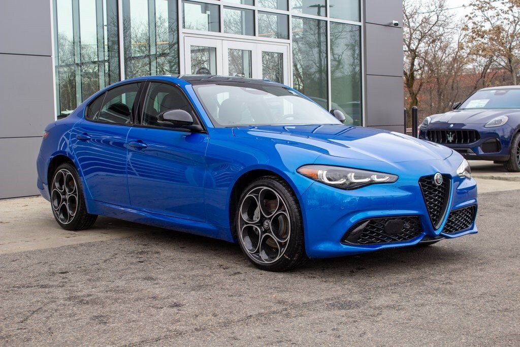 2025 Alfa Romeo Giulia photo 3