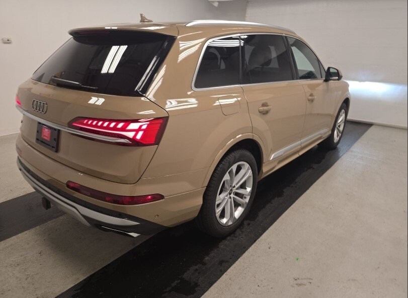 2025 Audi Q7 55 Premium Plus photo 3