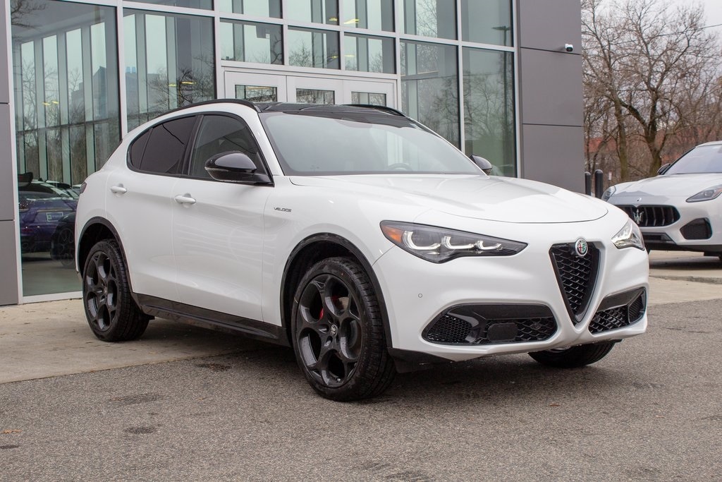 2025 Alfa Romeo Stelvio Sprint photo 3