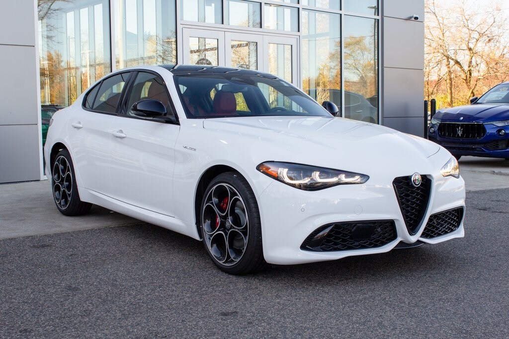 2025 Alfa Romeo Giulia photo 3