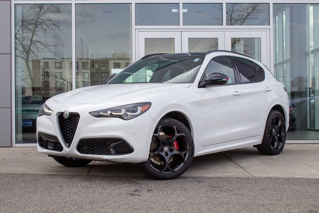 2025 Alfa Romeo Stelvio Special Edition AWD's photo