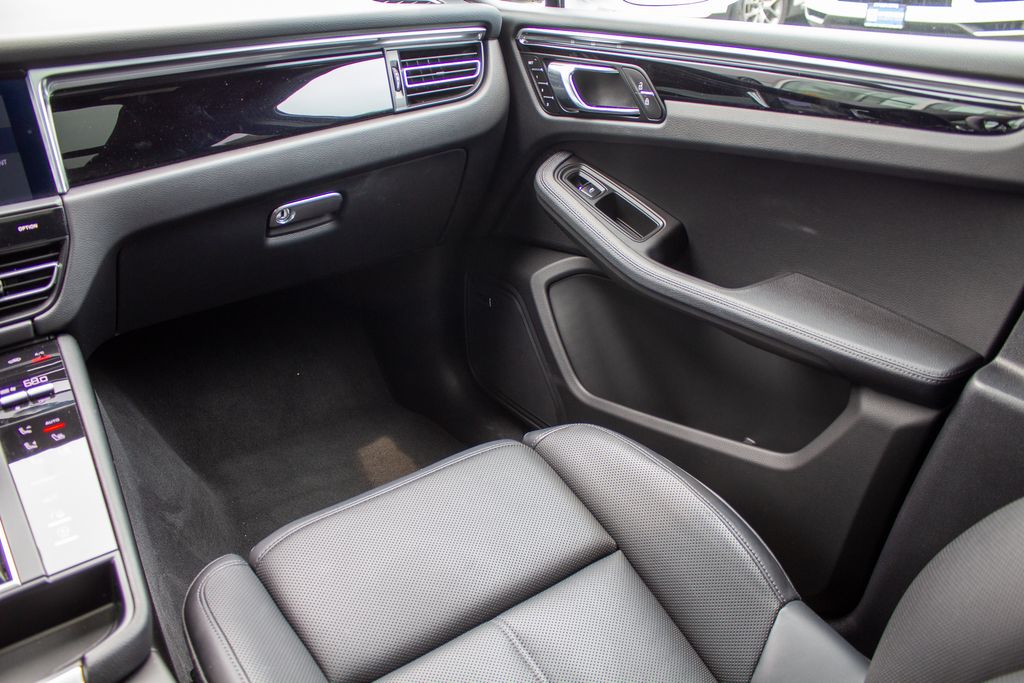 2025 Porsche Macan Base - Photo 20