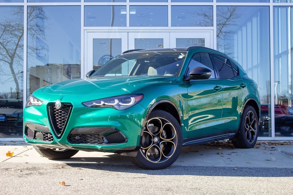 2025 Alfa Romeo Stelvio Intensa's photo