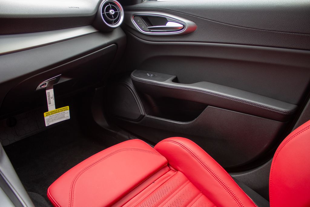 2025 Alfa Romeo Giulia Base - Photo 20