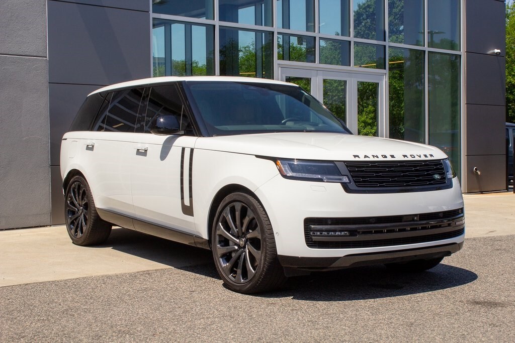 2024 Land Rover Range Rover SE photo 2