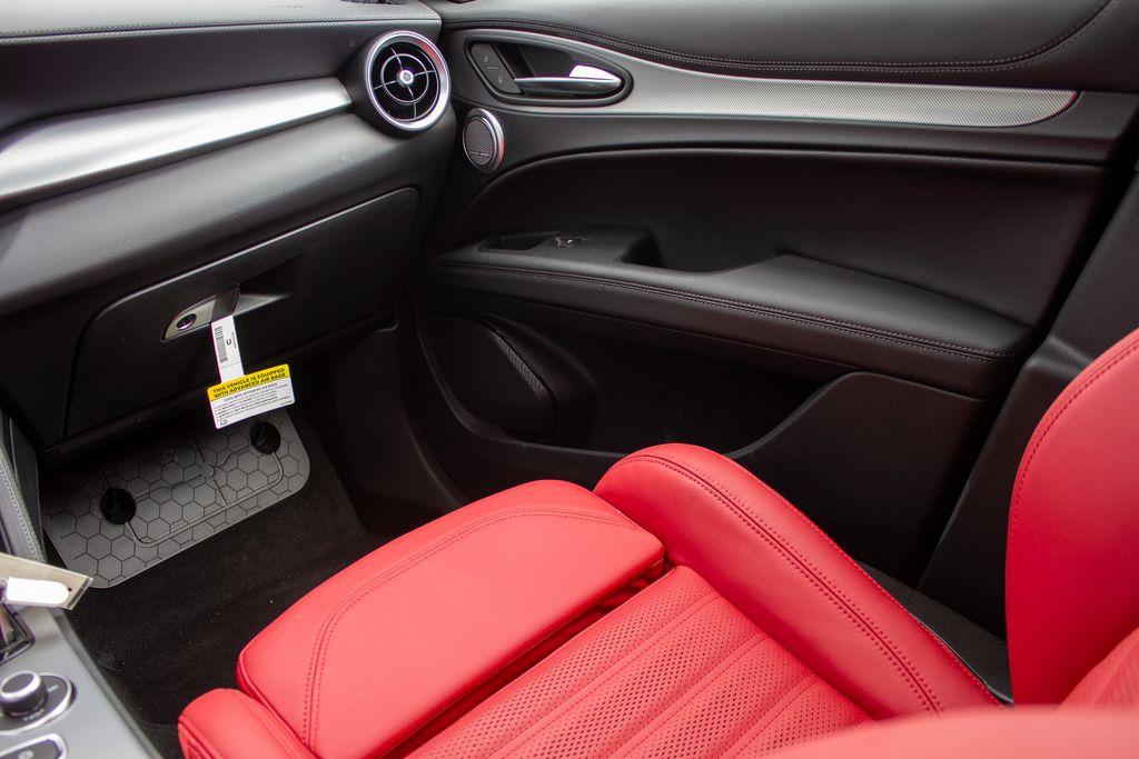 2025 Alfa Romeo Stelvio Base - Photo 20