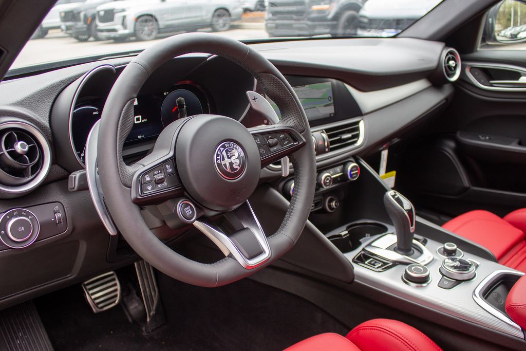 2025 Alfa Romeo Giulia Base - Photo 11