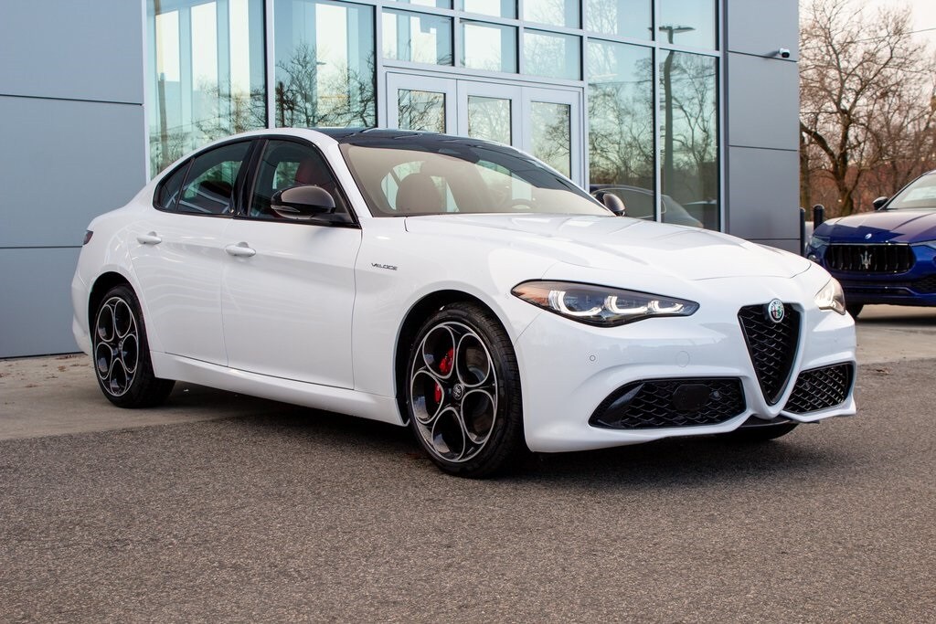 2025 Alfa Romeo Giulia photo 3