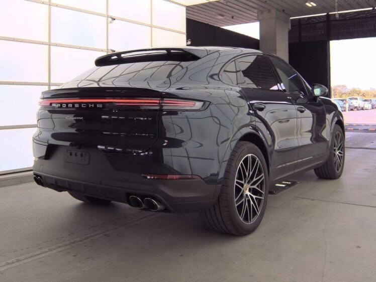 2024 Porsche Cayenne Coupe Base photo 4