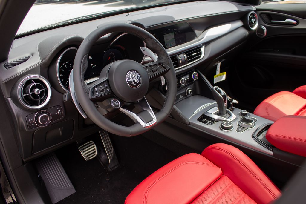 2025 Alfa Romeo Stelvio Base - Photo 11