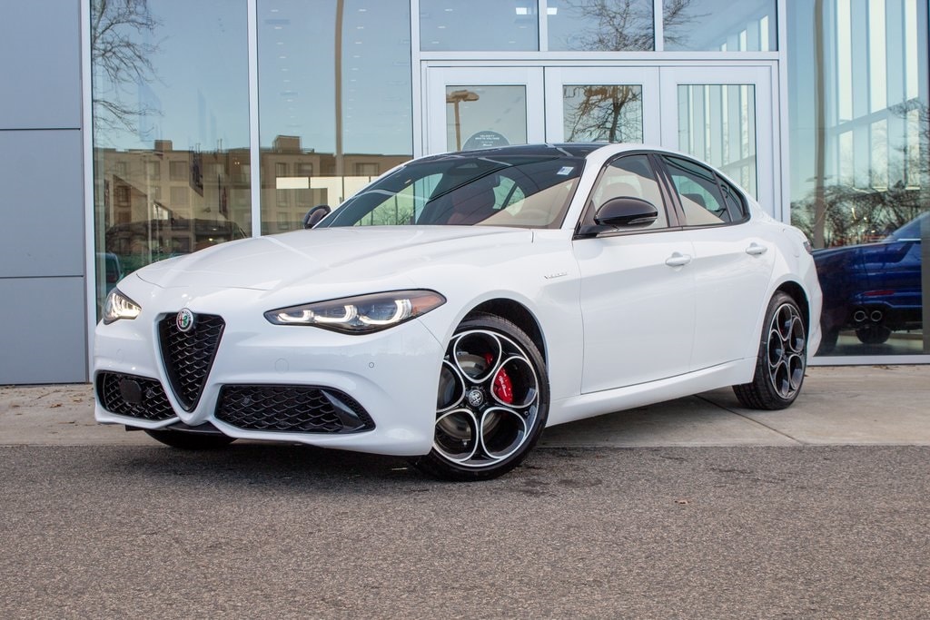 2025 Alfa Romeo Giulia Base's photo