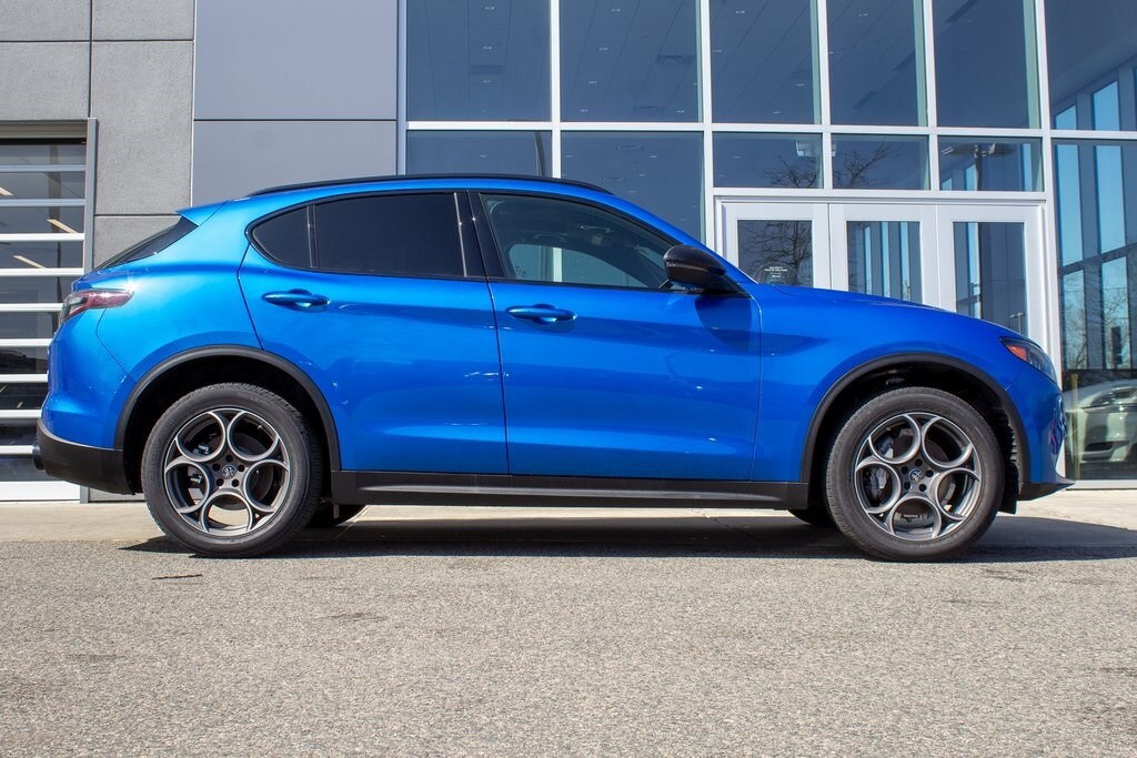 2025 Alfa Romeo Stelvio Sprint photo 4