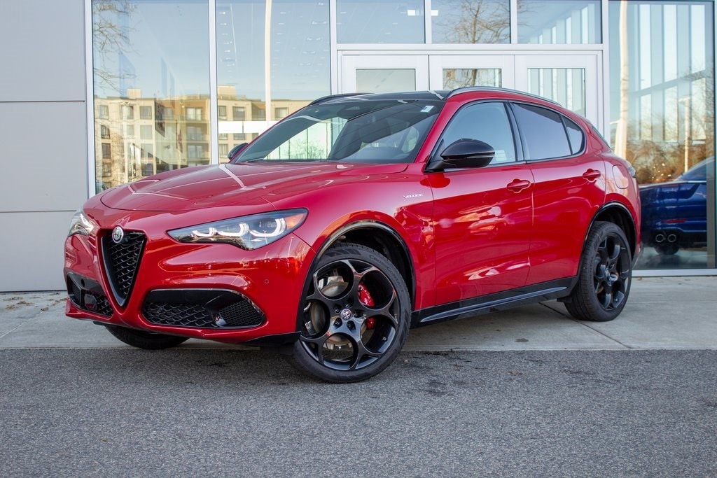 2025 Alfa Romeo Stelvio Base's photo