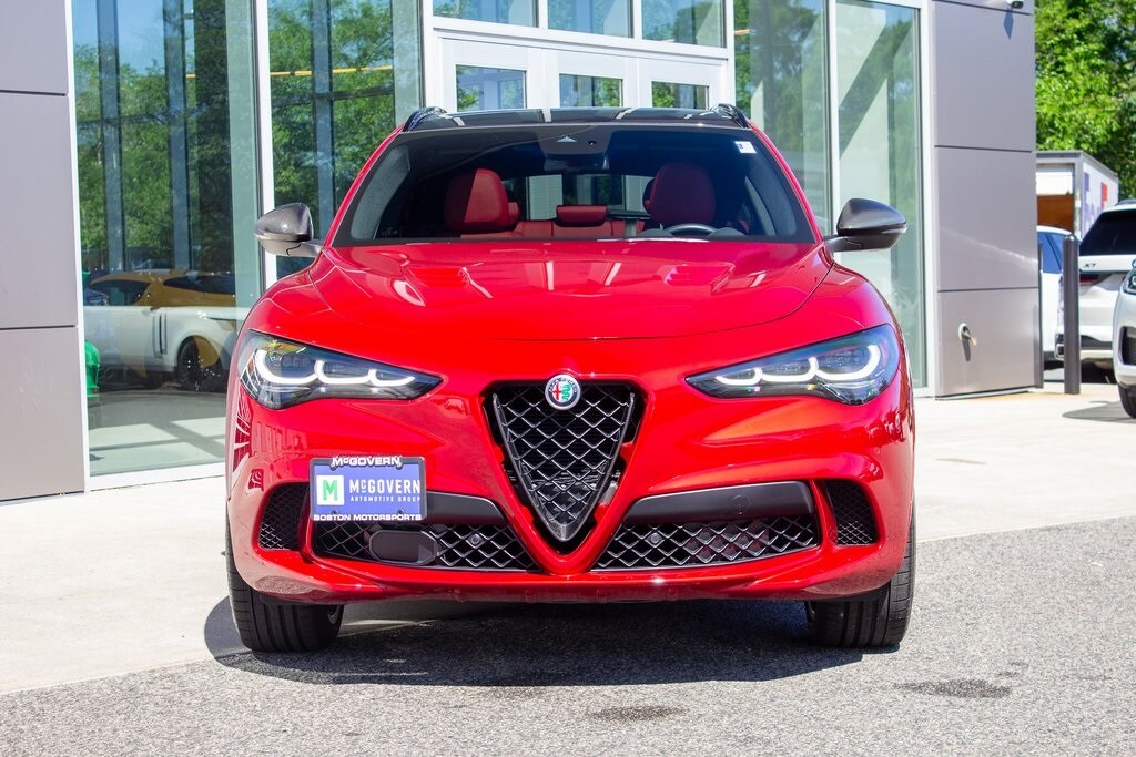 2024 Alfa Romeo Stelvio Quadrifoglio photo 2