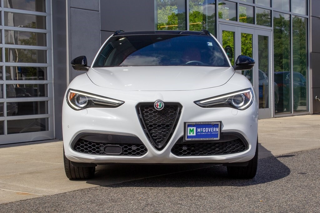 2023 Alfa Romeo Stelvio Ti photo 2