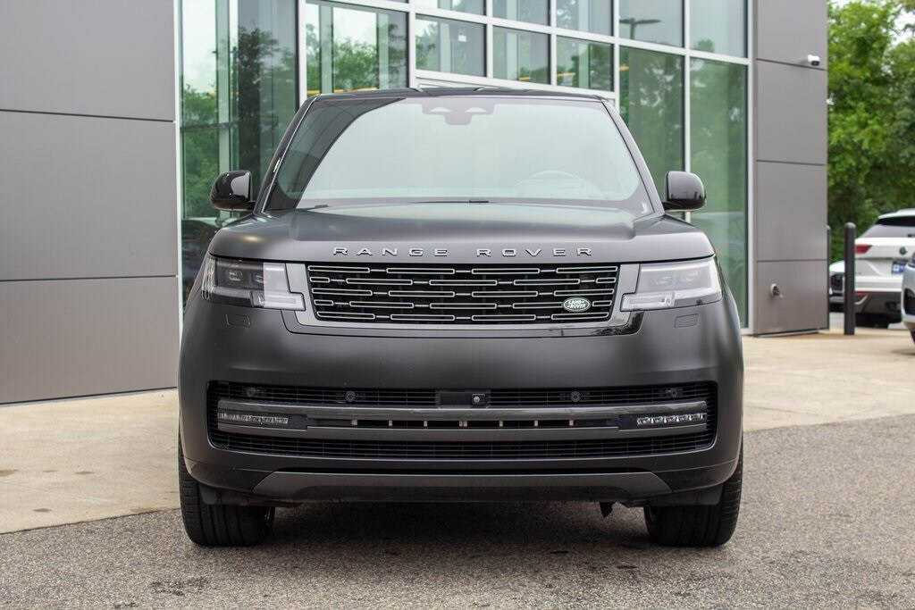 2024 Land Rover Range Rover SE photo 2
