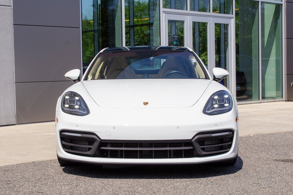 2022 Porsche Panamera E-Hybrid 4 photo 2