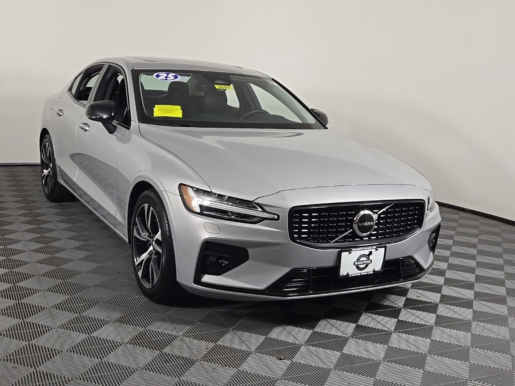 2025 Volvo S60 B5 AWD Core photo 4