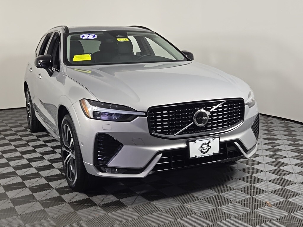 2025 Volvo XC60 B5 Plus photo 2