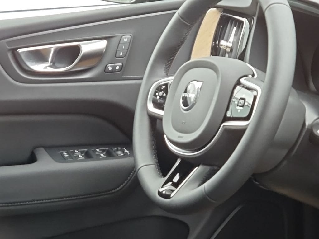 2026 Volvo XC60 Plus - Photo 7