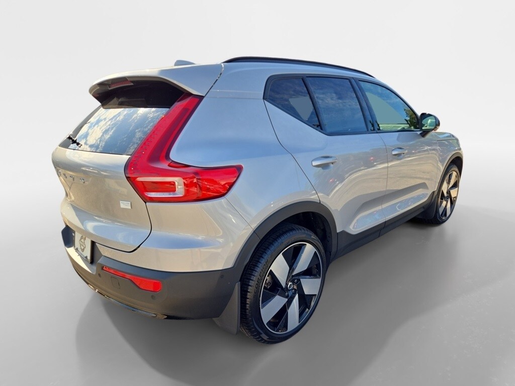 2023 Volvo XC40 Recharge Ultimate photo 2