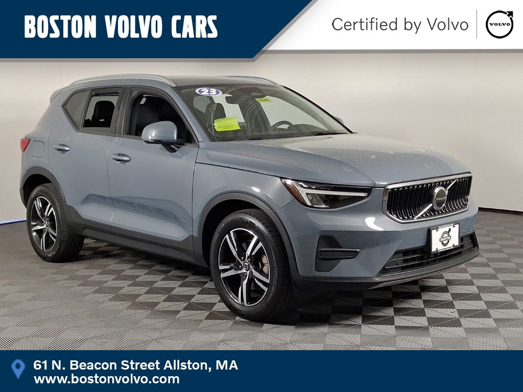 2023 Volvo XC40 Core AWD photo