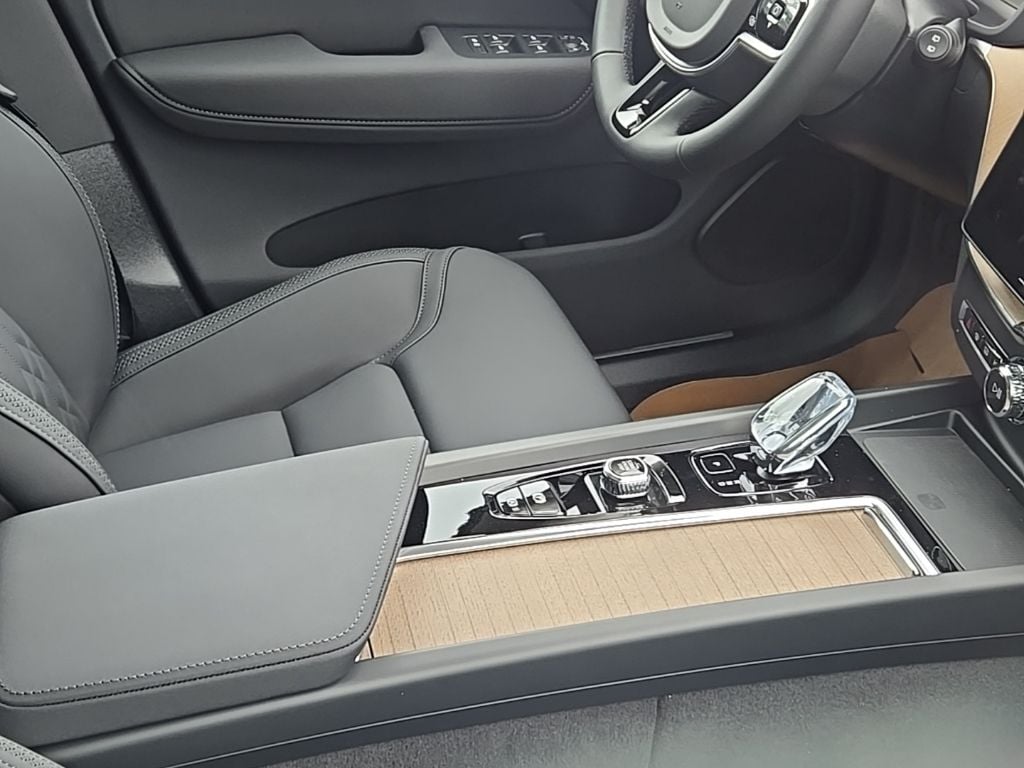 2026 Volvo XC60 Core - Photo 8