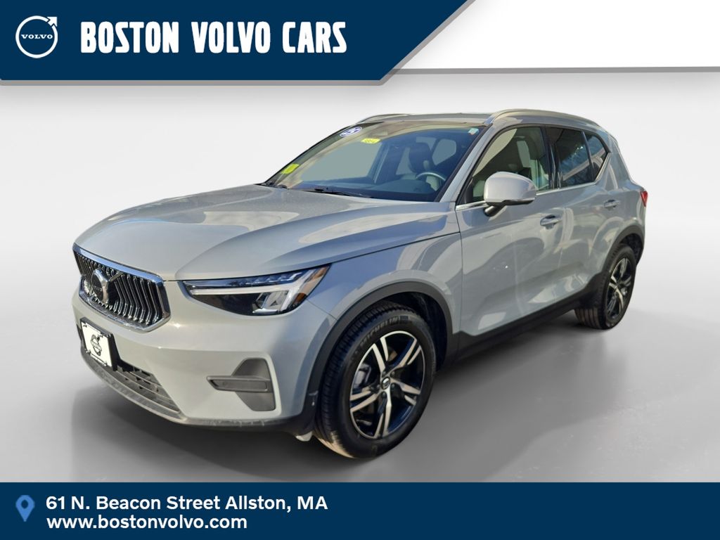 2025 Volvo XC40 SUV 