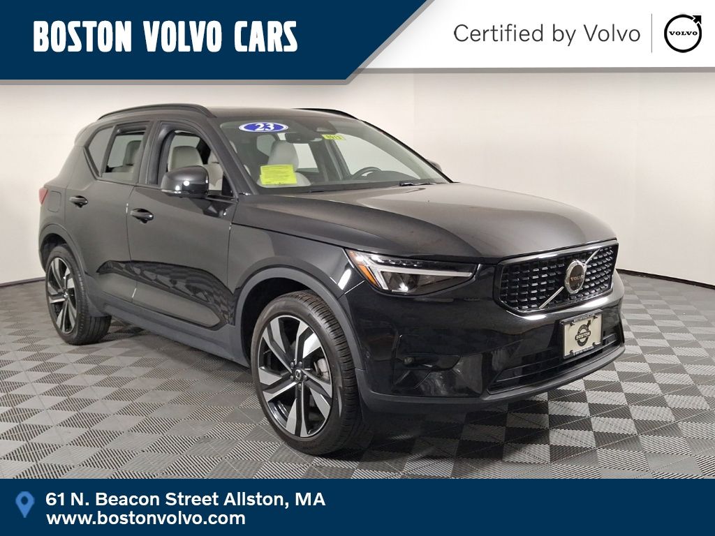 2023 Volvo XC40 B5 Plus Dark AWD's photo
