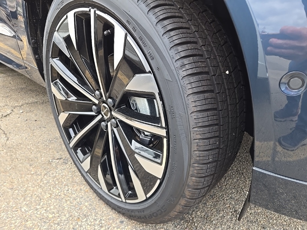 New 2026 Volvo XC60 B5 Ultra SUV