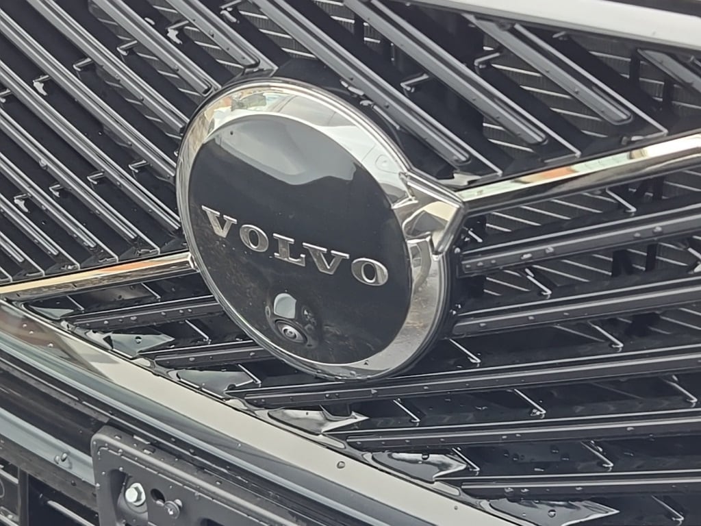 New 2026 Volvo XC60 plug-in hybrid T8 Plus SUV