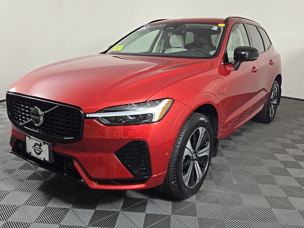 2025 Volvo XC60 Hybrid T8 Plus photo 4