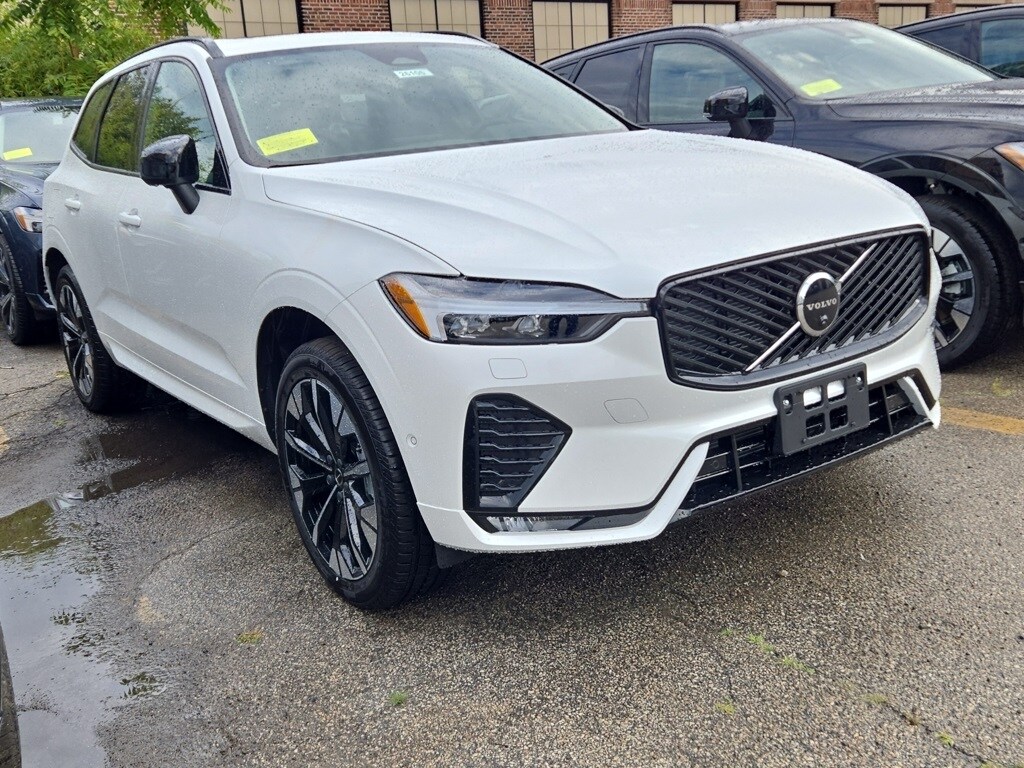 2026 Volvo XC60 B5 Plus photo 2