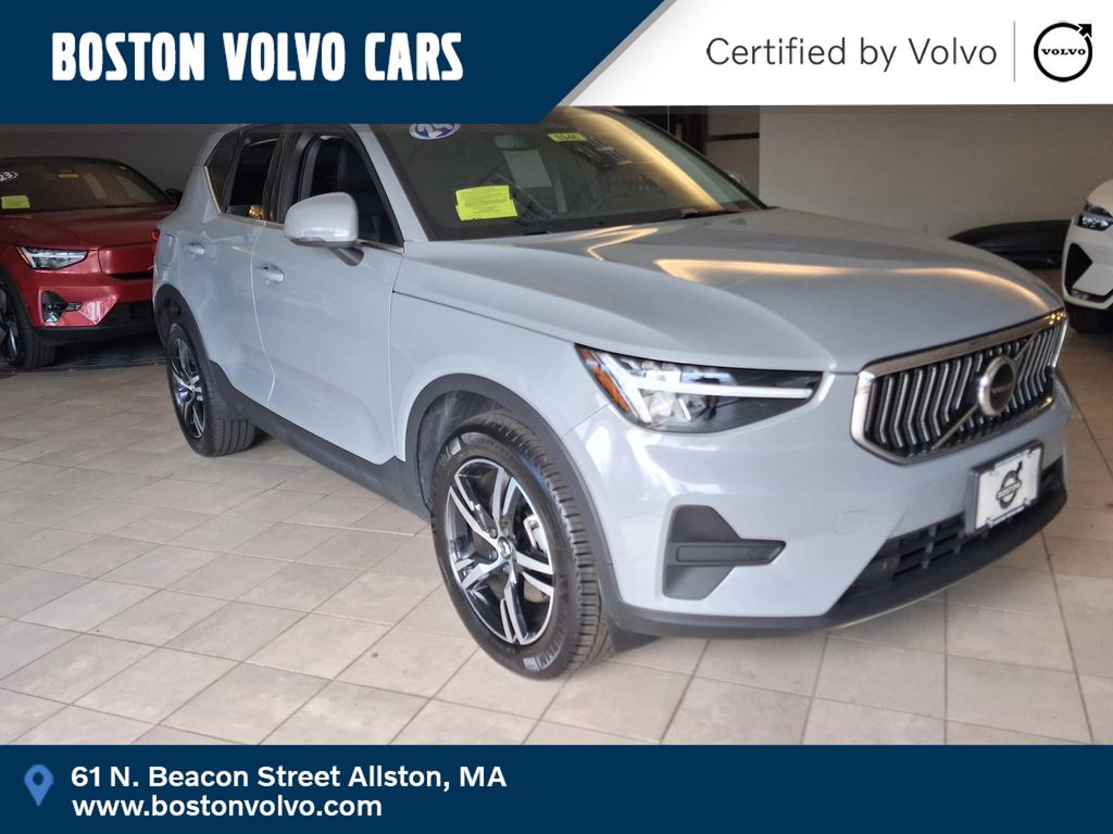2024 Volvo XC40 SUV 