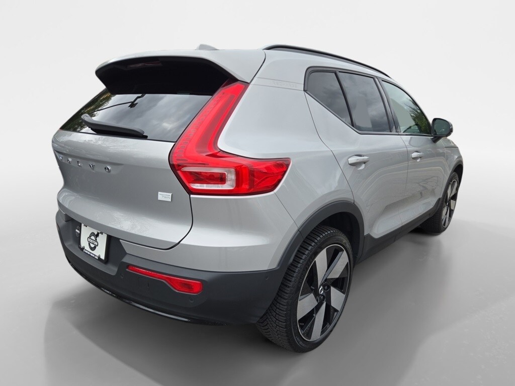 2023 Volvo XC40 Recharge Ultimate photo 3