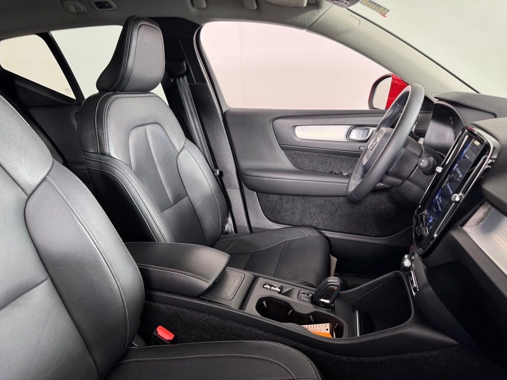 Used 2019 Volvo XC40 Momentum SUV