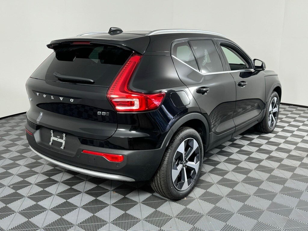 2025 Volvo XC40 Core photo 4