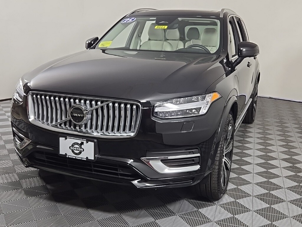 2025 Volvo XC90 T8 Plus photo 3