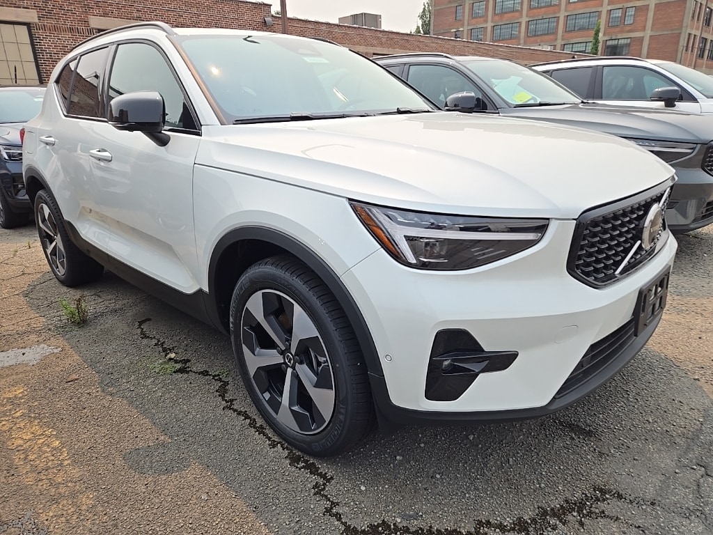 New 2026 Volvo XC40 B5 Plus SUV