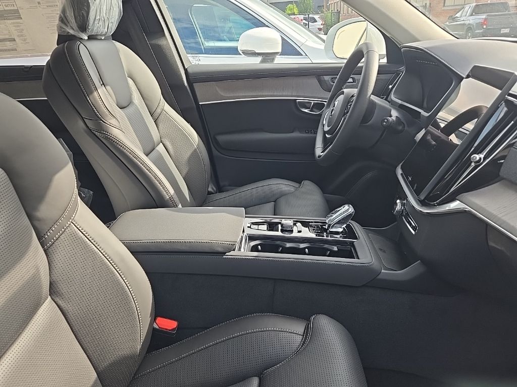 2025 Volvo XC90 Ultra - Photo 10