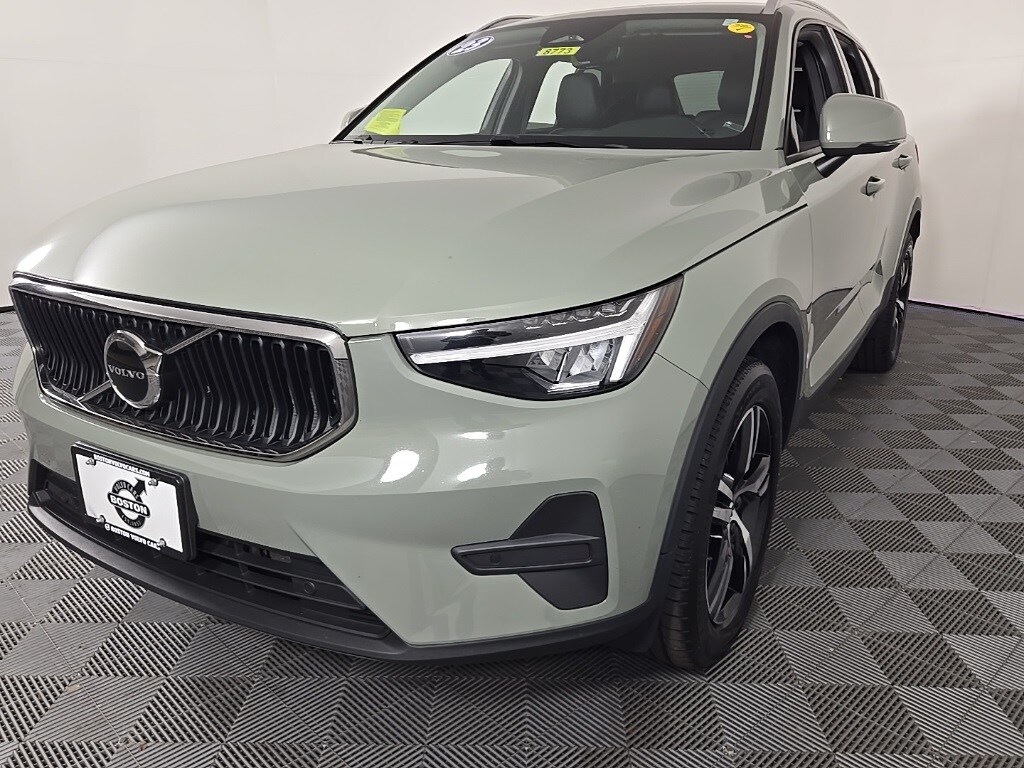 2023 Volvo XC40 Core photo 4