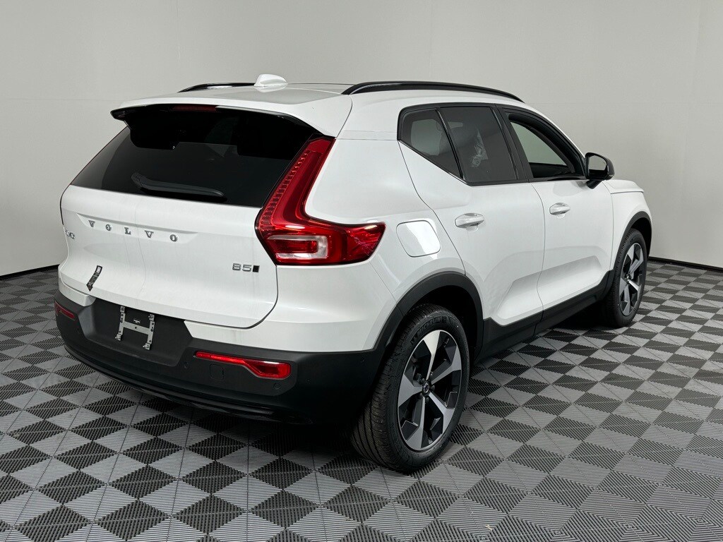2025 Volvo XC40 Plus photo 4