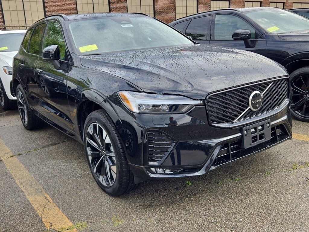 2026 Volvo XC60 B5 Plus photo 2
