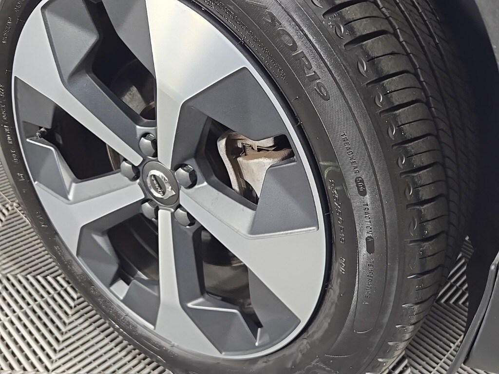 2024 Volvo XC40 Plus photo 3
