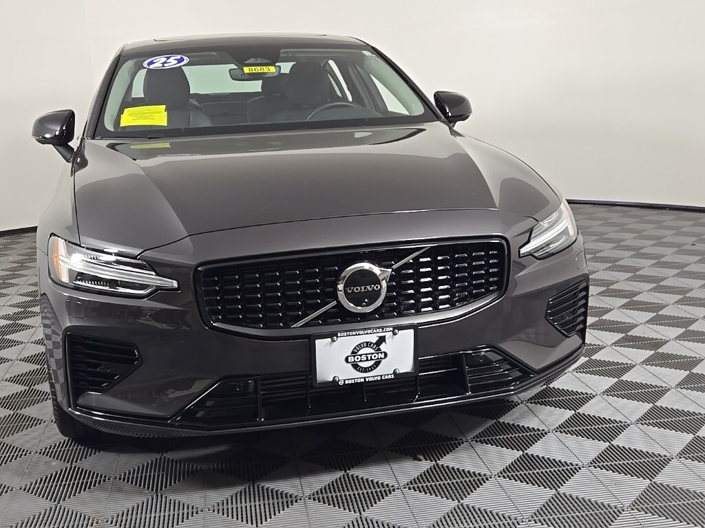 2025 Volvo S60 T8 AWD Plus photo 3
