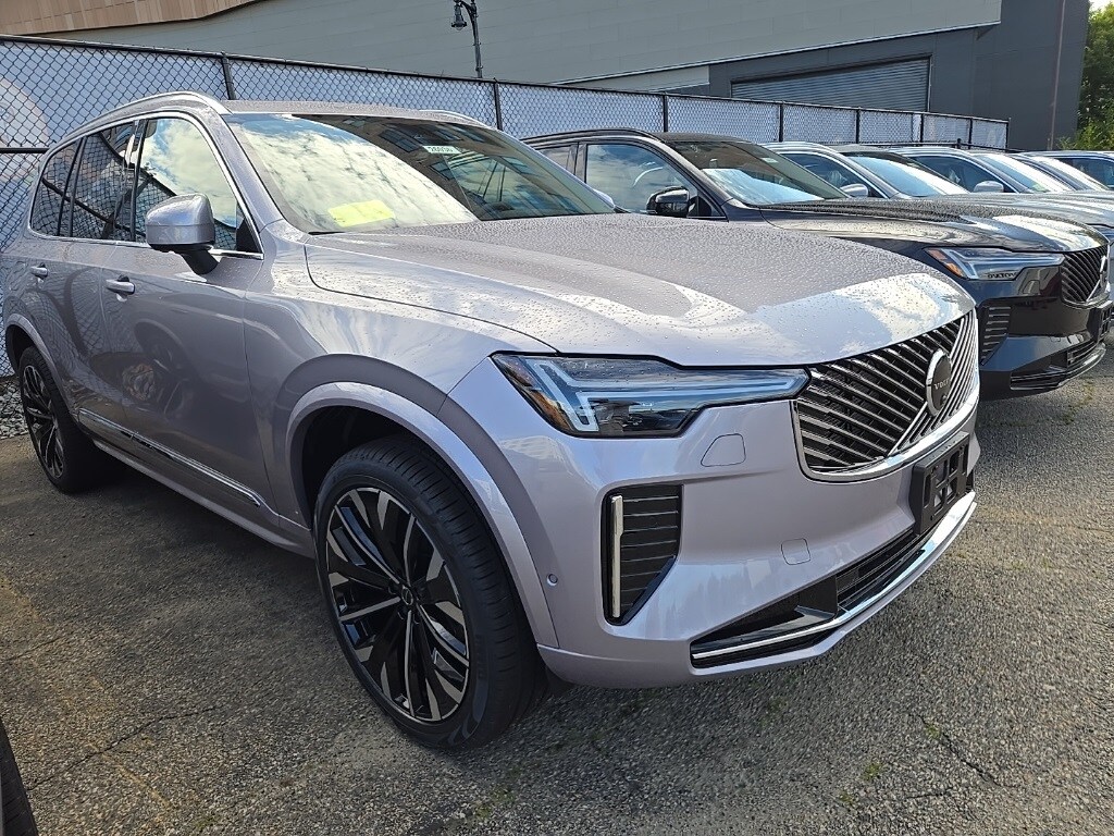2026 Volvo XC90 B5 Plus photo 4