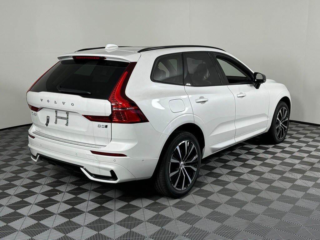 2025 Volvo XC60 B5 Plus photo 4