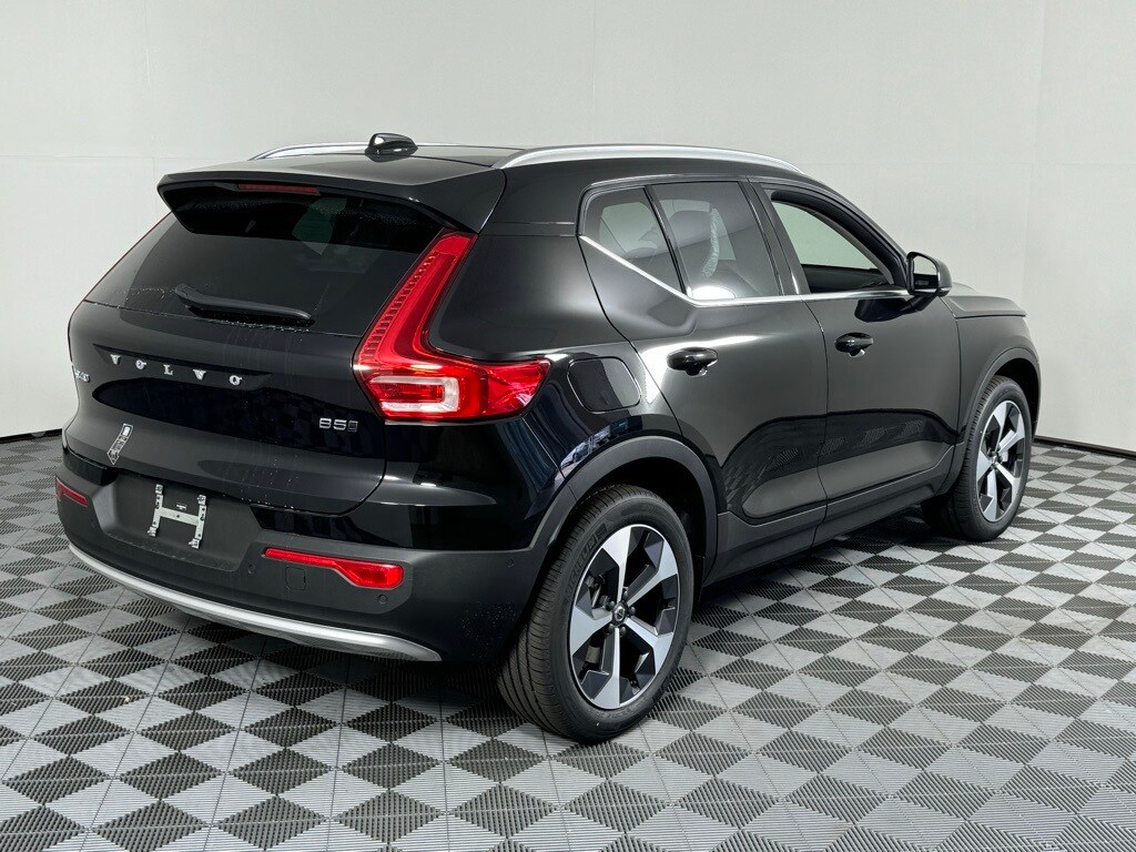2025 Volvo XC40 Plus photo 4